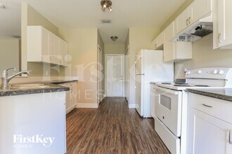 2728 Parrot St in North Port, FL - Foto de edificio - Building Photo