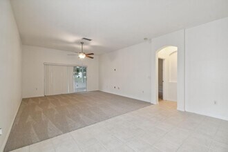 9619 Cypress Harbor Dr in Gibsonton, FL - Building Photo - Building Photo