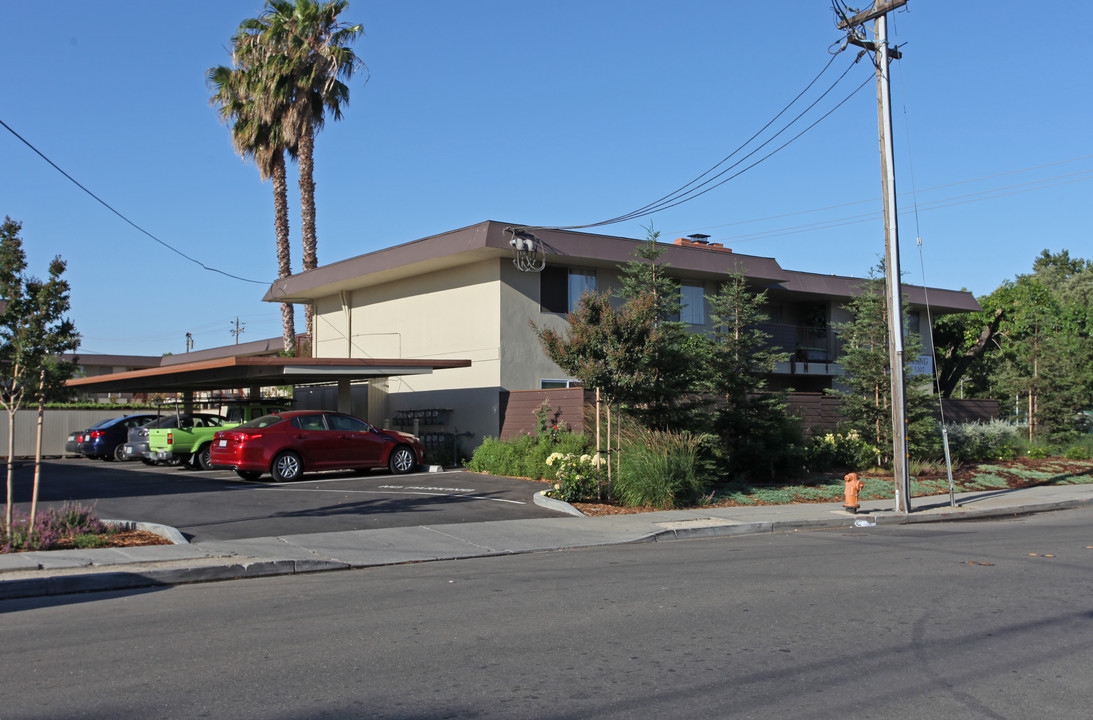 Courtyard Village Apartments in Tracy, CA - Building Photo