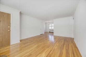 14 Wedgewood Dr in Verona, NJ - Building Photo - Building Photo