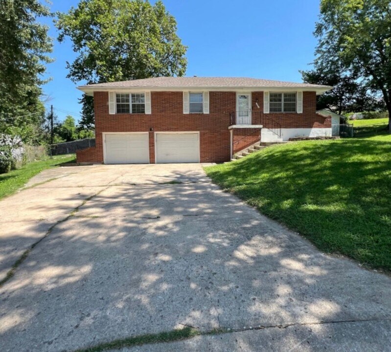 1907 Plymouth St in Independence, MO - Building Photo