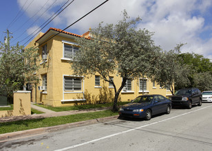 102 Menores Ave in Coral Gables, FL - Building Photo - Building Photo