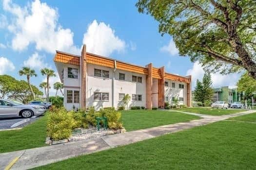 4841 NW 22nd Ct in Lauderhill, FL - Foto de edificio - Building Photo