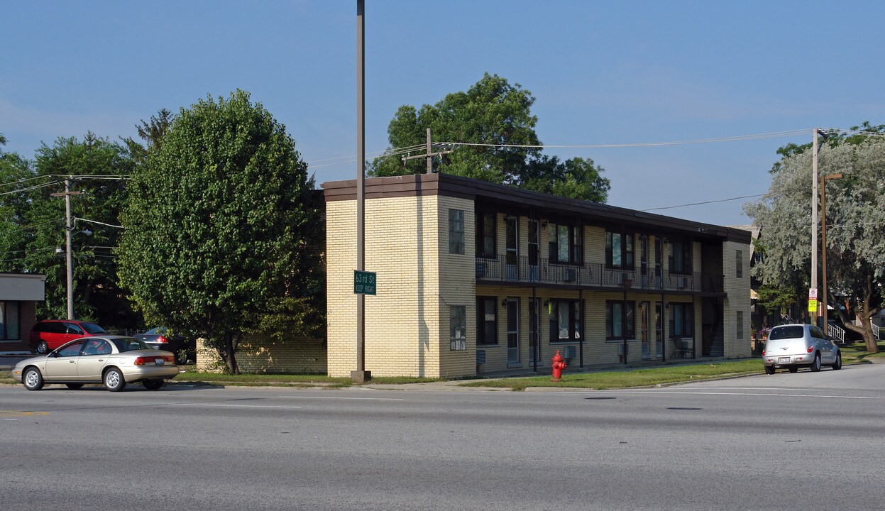 6100 S Harlem Ave in Summit, IL - Foto de edificio