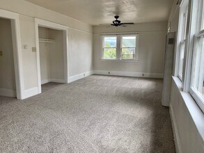2031 Linden St, Unit Upstairs in Oakland, CA - Building Photo - Building Photo