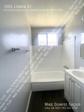 1004 W Lowen St in Los Angeles, CA - Foto de edificio - Building Photo