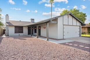4903 W Golden Ln in Glendale, AZ - Building Photo