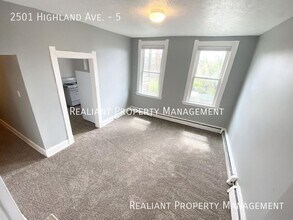 2501 Highland Ave in Cincinnati, OH - Building Photo - Building Photo