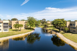 Bermuda Club in Tamarac, FL - Building Photo - Building Photo