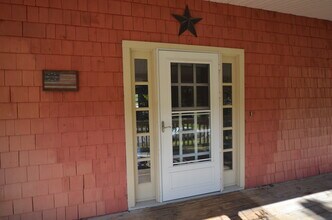 23 Ames Ave, Unit Apartment in Wrentham, MA - Building Photo - Building Photo