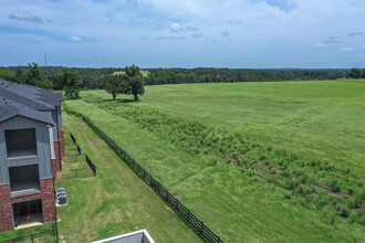 Flat Creek Apartments in Athens, TX - Foto de edificio - Building Photo