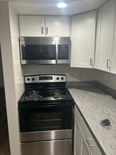 1650 Secrest Rd in Wooster, OH - Foto de edificio - Building Photo