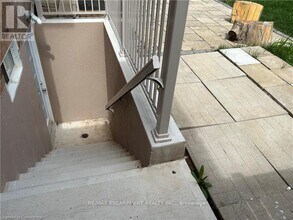 307 Burloak Dr in Oakville, ON - Building Photo - Building Photo
