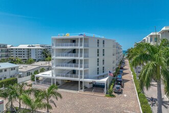 House of the Sun in Sarasota, FL - Foto de edificio - Building Photo