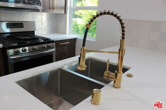 1552 Winona Blvd in Los Angeles, CA - Building Photo - Building Photo