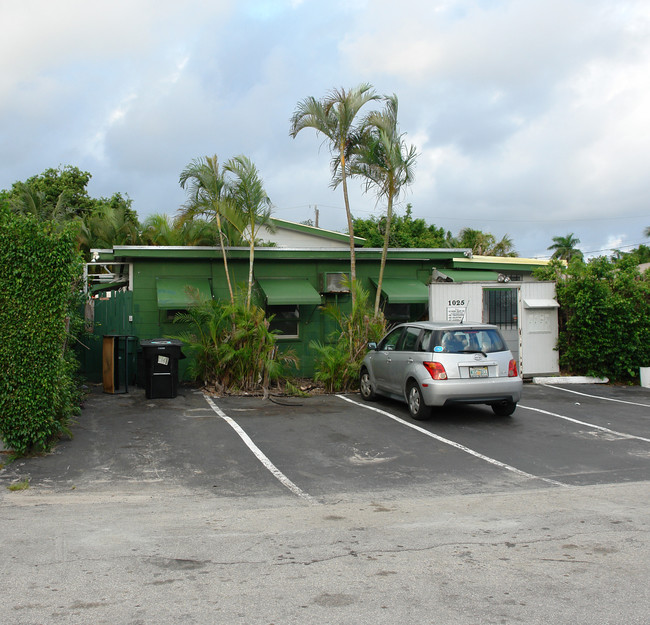 1025 NE 16th Ter in Fort Lauderdale, FL - Building Photo - Building Photo