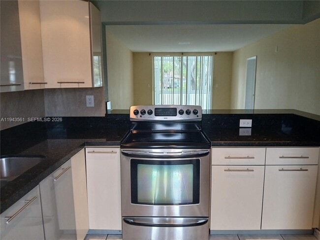 5950 Del Lago Cir in Sunrise, FL - Building Photo - Building Photo