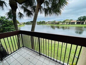 2297 SW 15th St, Unit 122 in Deerfield Beach, FL - Building Photo - Building Photo