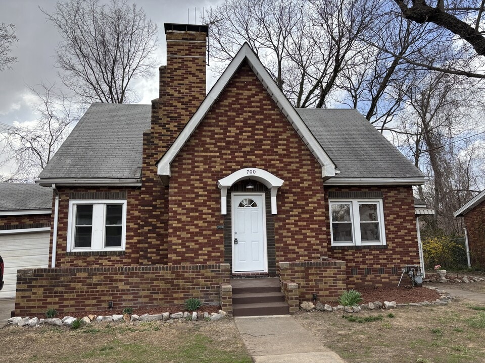 700 Main St in Alton, IL - Building Photo