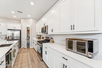 3236 W Peak View Rd in Phoenix, AZ - Foto de edificio - Building Photo