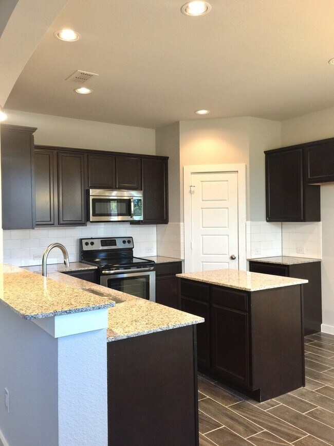 1022 Sierra Vista Ct in Midlothian, TX - Building Photo - Building Photo
