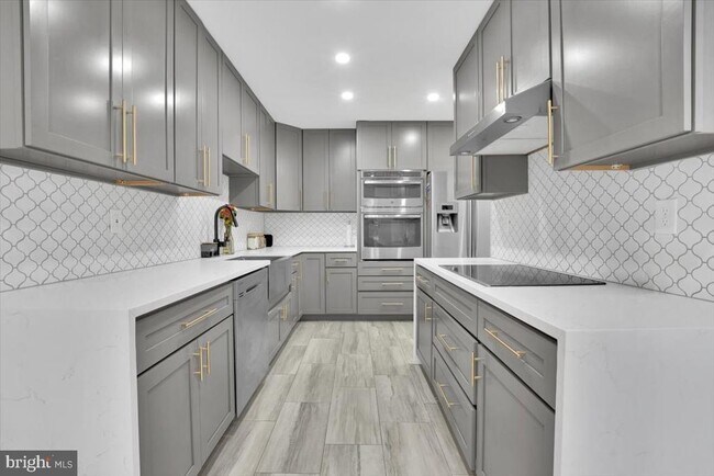 8605 Western Oak Dr in Springfield, VA - Building Photo - Building Photo