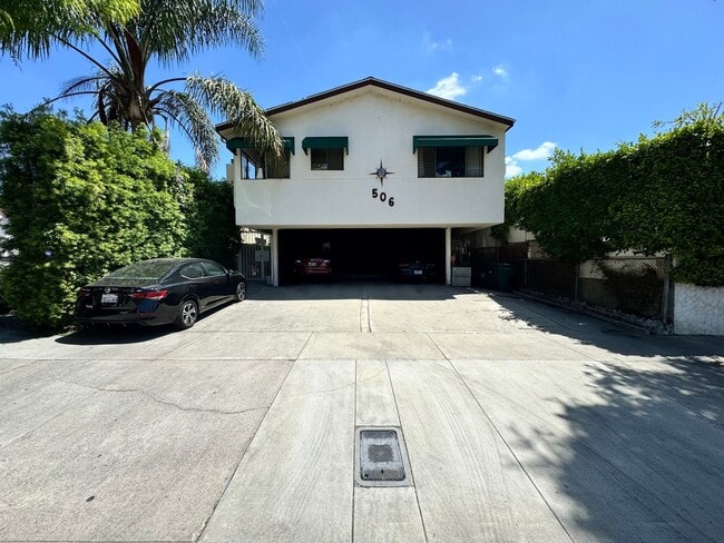 506 Flores St in West Hollywood, CA - Building Photo - Building Photo