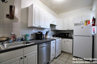 316 Saint Paul St, Unit 3 in Brookline, MA - Foto de edificio - Building Photo