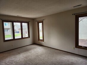 4708 Osage Pt in Eagan, MN - Building Photo - Building Photo