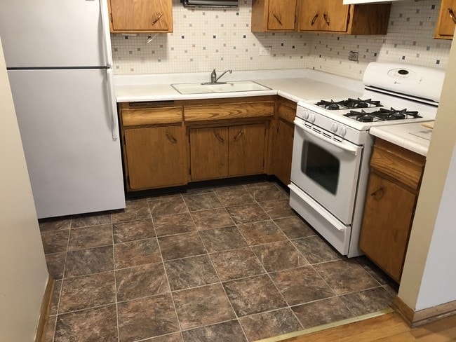 6019 W Higgins Ave, Unit 1-B in Chicago, IL - Building Photo - Building Photo