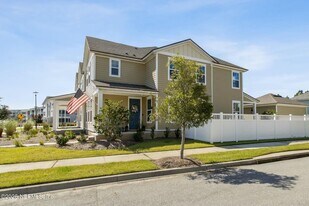 213 Daydream Ave in Yulee, FL - Building Photo