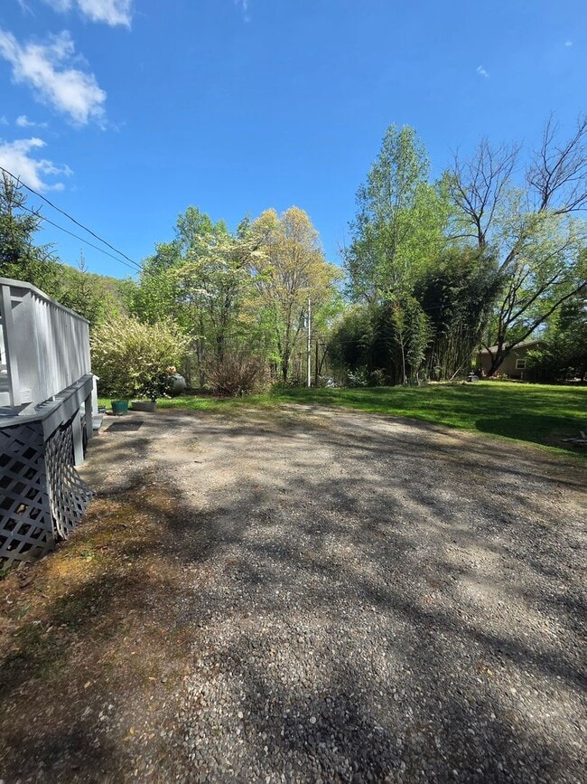 1015 S Country Club Dr in Cullowhee, NC - Building Photo - Building Photo