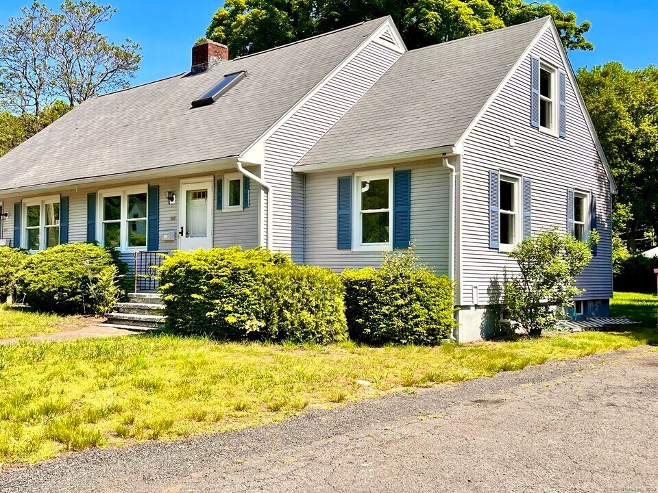 209 Spencer St in Naugatuck, CT - Building Photo