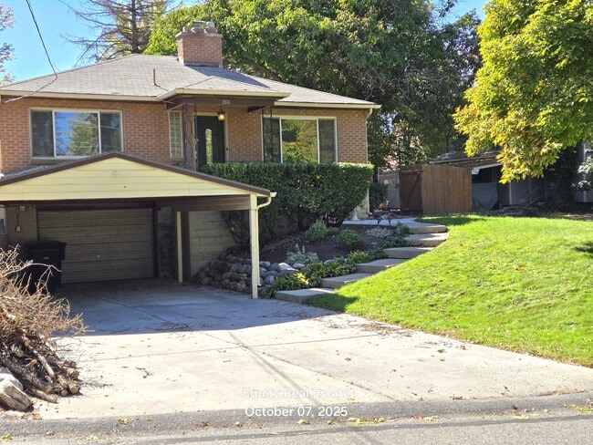 2576 E Wren Rd in Holladay, UT - Building Photo - Building Photo