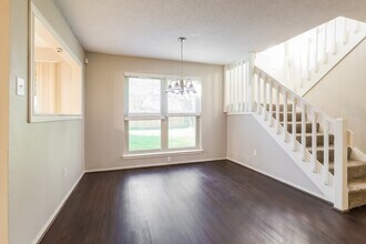 17103 Spruce Run Dr in Spring, TX - Foto de edificio - Building Photo