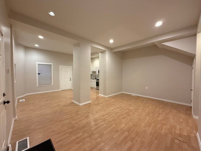 2121 N California Ave, Unit #1 in Chicago, IL - Building Photo - Building Photo