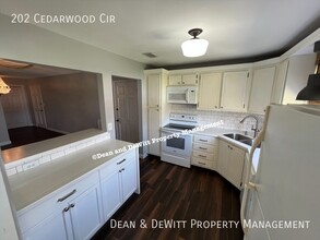 202 Cedarwood Cir in Seminole, FL - Building Photo - Building Photo