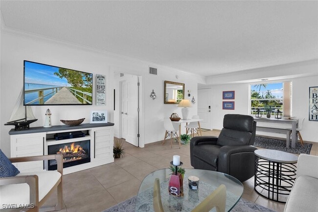 1100 Little Neck Ct in Naples, FL - Building Photo - Building Photo