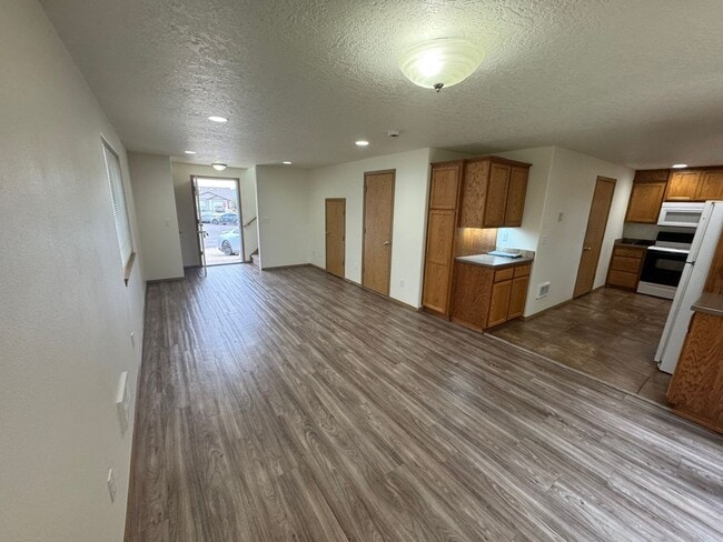 337-339 Tracy Ct in Monmouth, OR - Building Photo - Building Photo