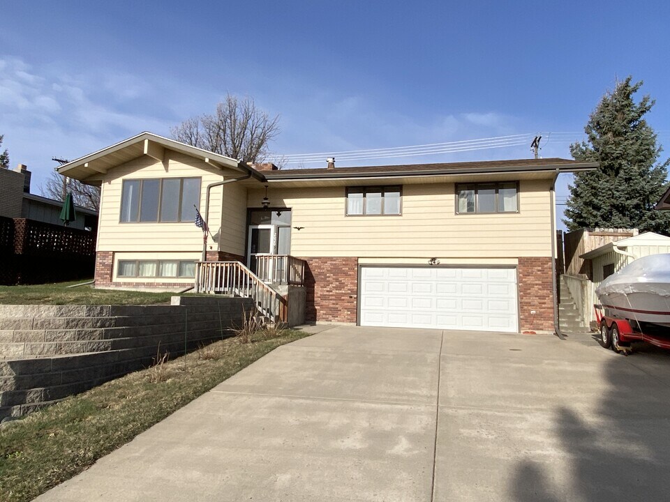 2020 32nd St S in Great Falls, MT - Building Photo