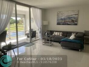 565 Oaks Ln in Pompano Beach, FL - Building Photo - Building Photo