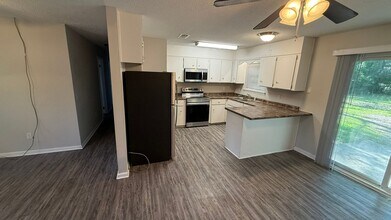 70 Thornton St in Ludowici, GA - Building Photo - Building Photo