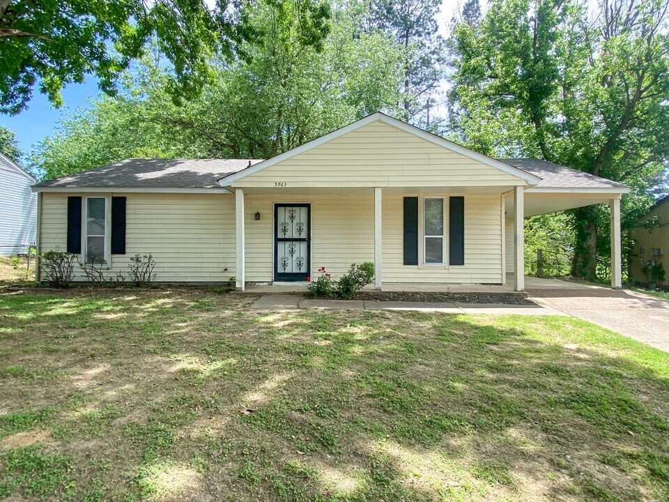 3961 Stillwood Dr in Memphis, TN - Building Photo