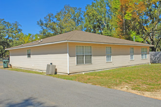 8430-8436 Caminitti Ln in Pensacola, FL - Building Photo - Building Photo