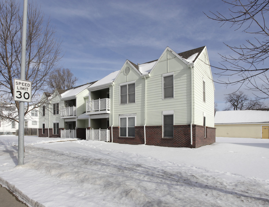 Grace Plaza Apartments in Omaha, NE - Building Photo