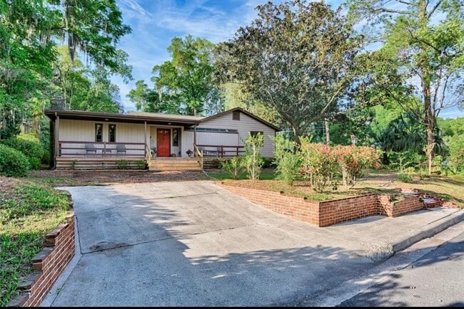 1635 NW 7th Pl in Gainesville, FL - Building Photo - Building Photo