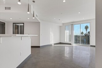 6923 Kittyhawk Ave, Unit 209 in Los Angeles, CA - Building Photo - Building Photo