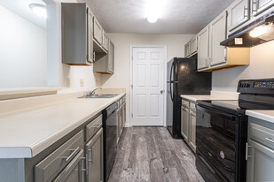Crown Pointe - NEWLY Renovated! in Georgetown, KY - Building Photo
