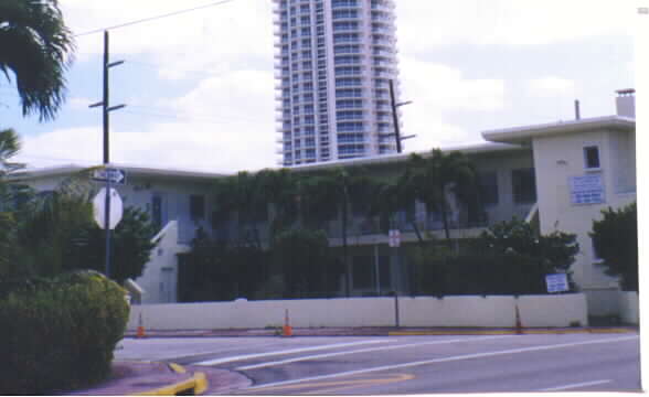 Apartment building in Miami Beach, FL - Foto de edificio