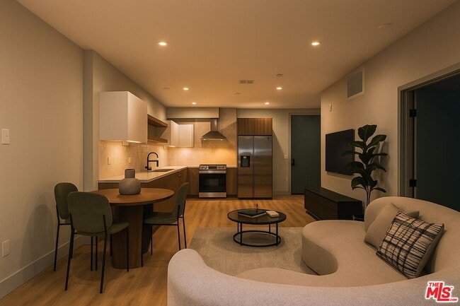 5832 Virginia Ave in Los Angeles, CA - Building Photo - Building Photo